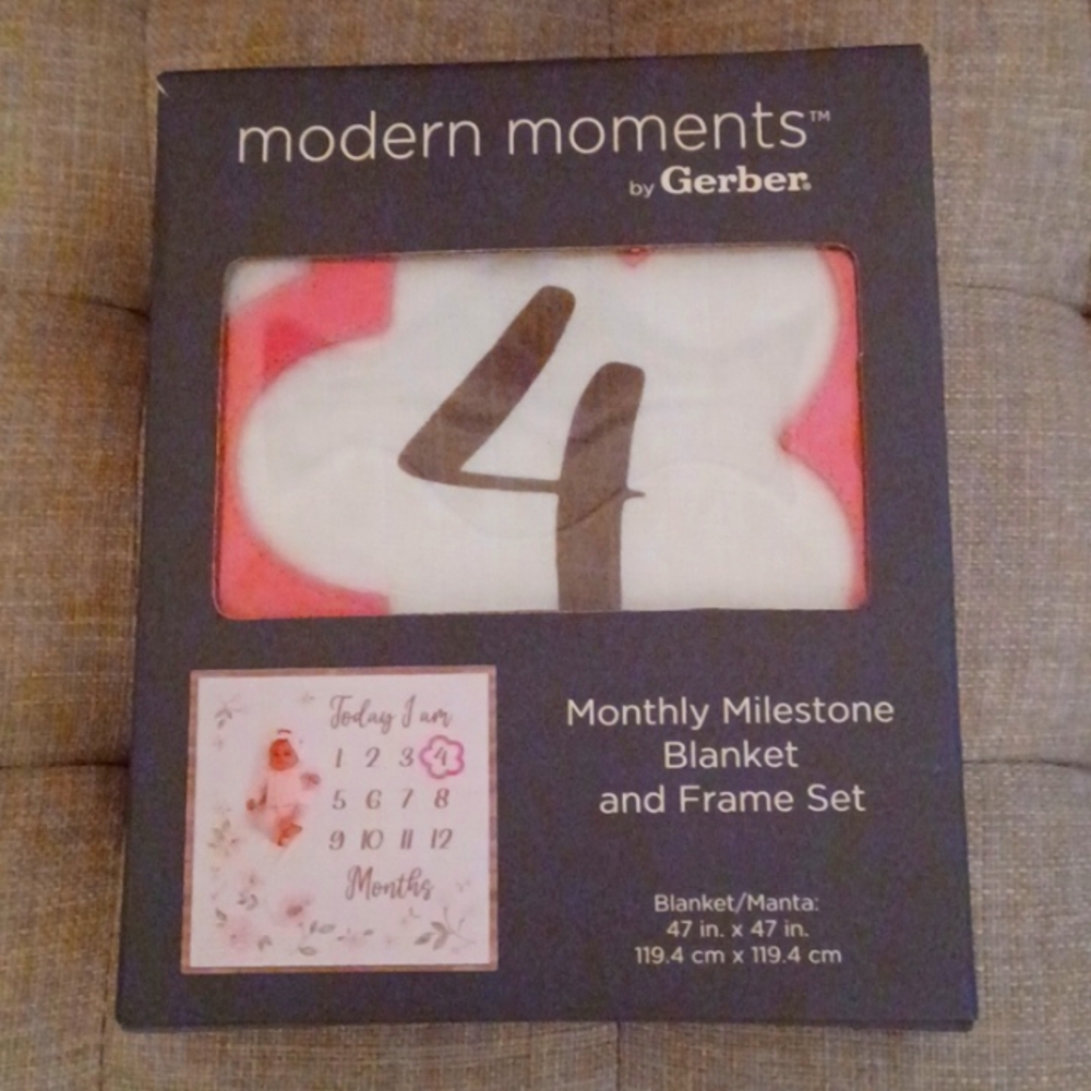 Baby milestone blanket and frame set